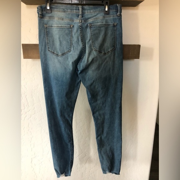 Banana Republic|Medium wash distressed skinny jeans, size 10/30 ••• - Picture 6 of 11